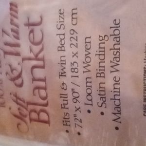 Full twin winter blanket by cannon